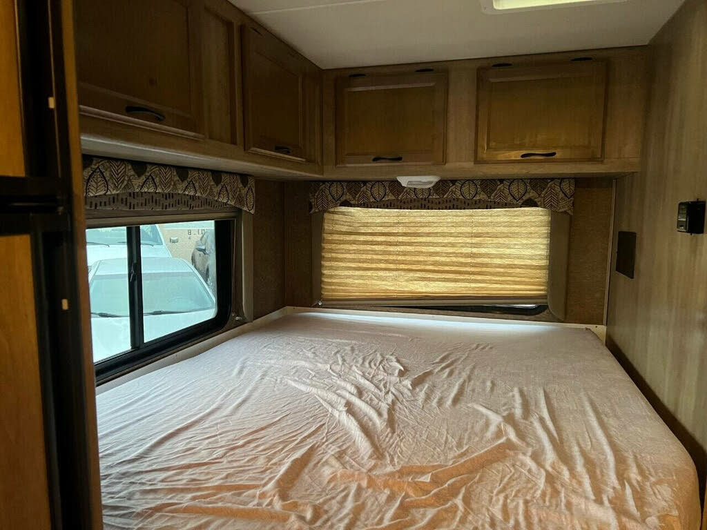 Used 2014 Ford E-350 and Econoline 350 Super Duty image 3