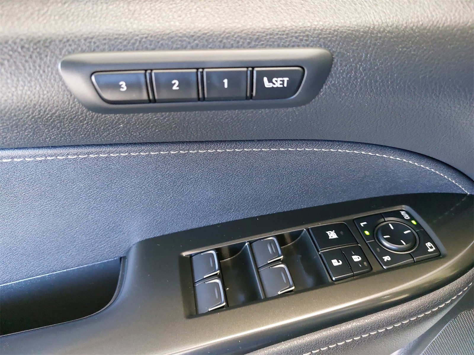 Used 2025 Lexus NX 350h AWD w/ Premium Package image 31