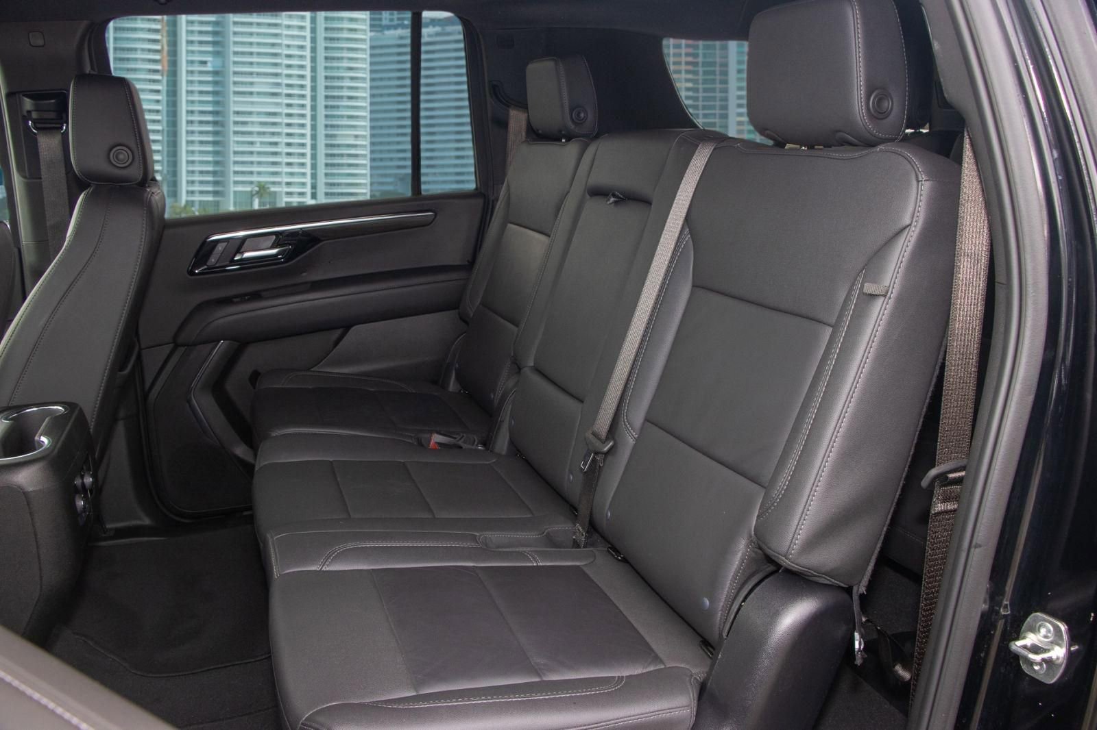 Used 2025 Chevrolet Suburban Z71 image 16