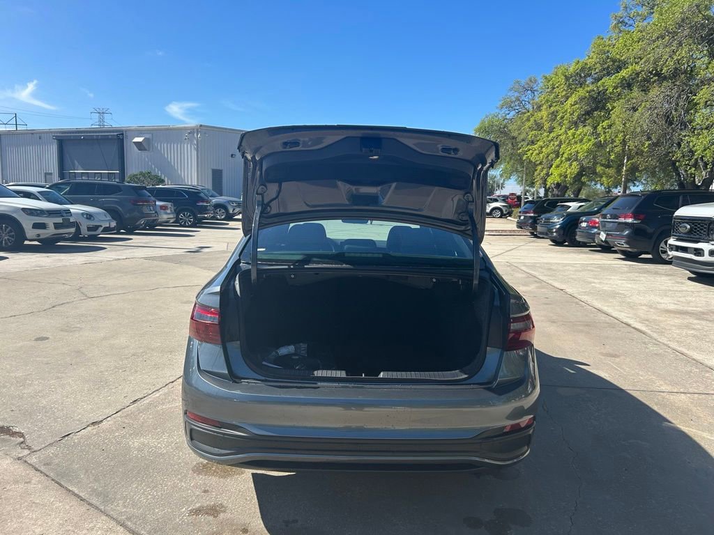 Used 2025 Volkswagen Jetta Sport image 41