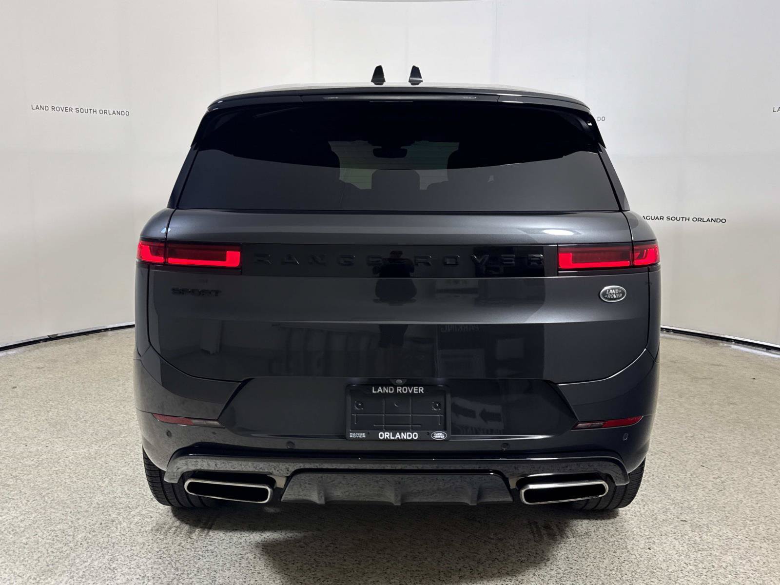 Used 2023 Land Rover Range Rover Sport SE Dynamic AWD/4WD image 4