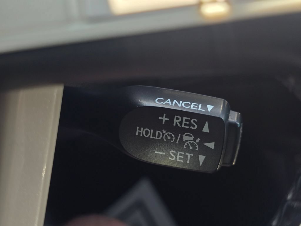 Used 2017 Toyota Prius Four w/ Premium Convenience Package FWD image 30