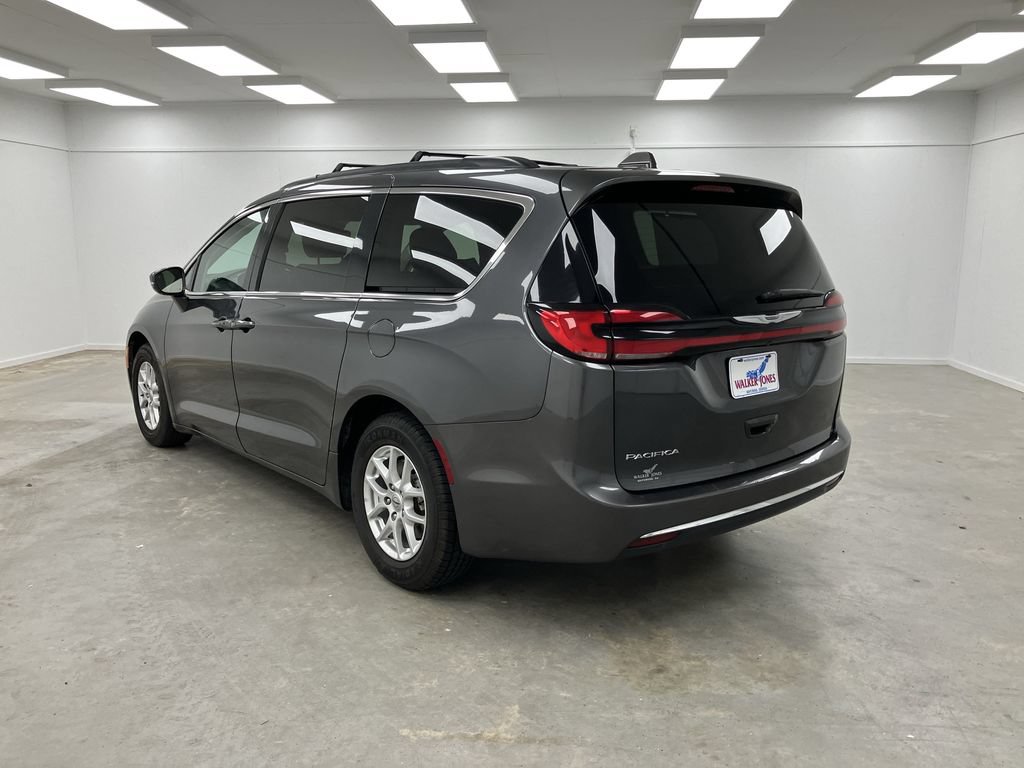Used 2022 Chrysler Pacifica Touring-L FWD image 3