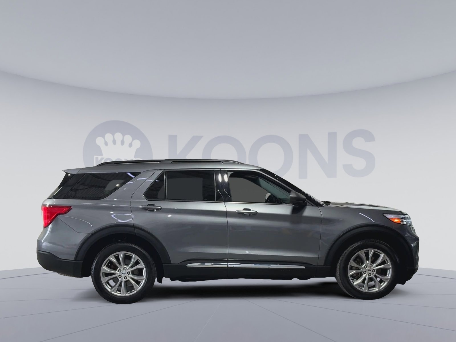 Used 2022 Ford Explorer XLT w/ Equipment Group 202A AWD/4WD image 12