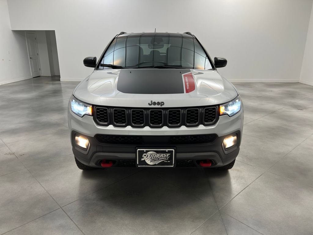 Used 2024 Jeep Compass Trailhawk video 2