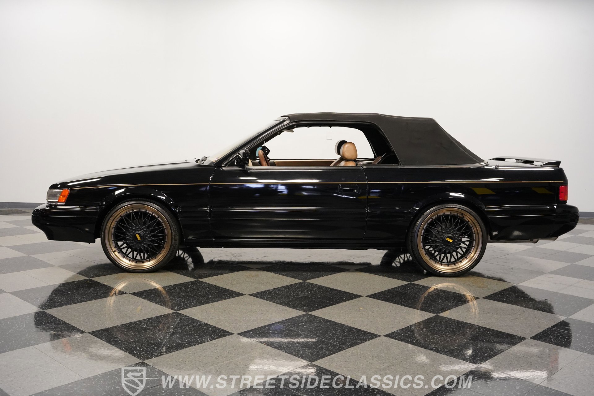 Used 1991 INFINITI M30 Convertible image 2