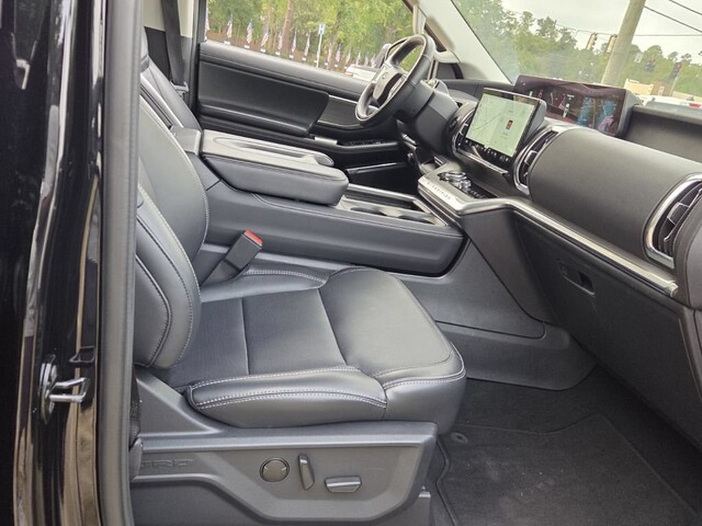 Used 2025 Ford Expedition Platinum AWD/4WD image 17