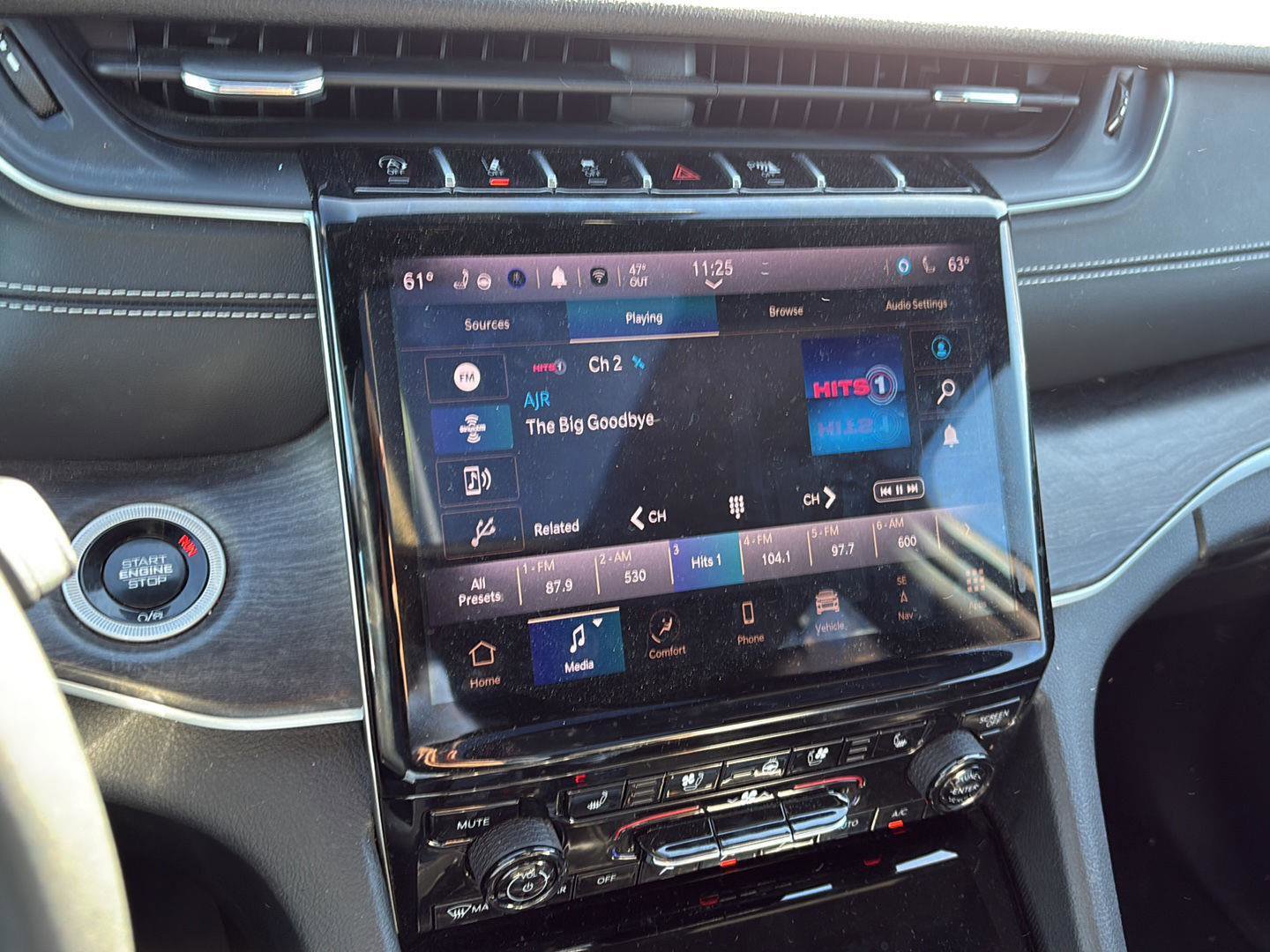 Used 2024 Jeep Grand Cherokee L Limited w/ Luxury Tech Group II image 21