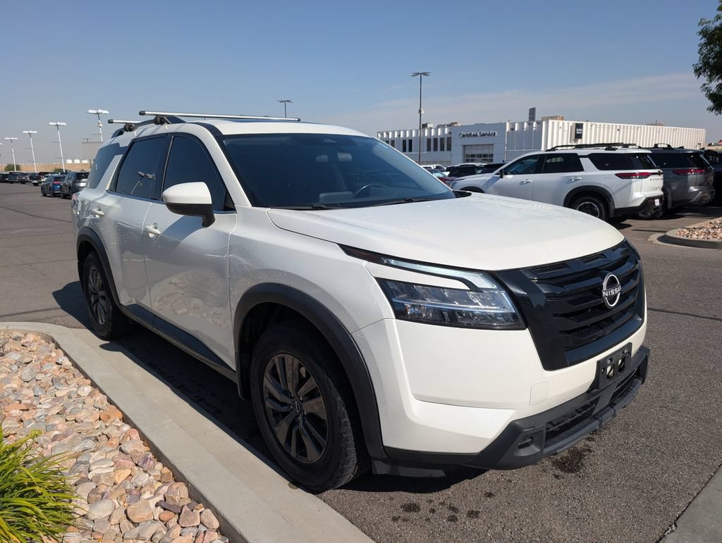 Used 2022 Nissan Pathfinder SV w/ SV Premium Package AWD/4WD image 4