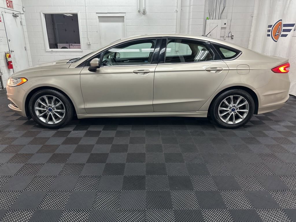 Used 2017 Ford Fusion SE w/ Fusion SE Technology Package image 6