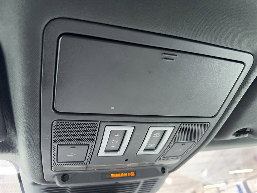 Used 2021 Land Rover Range Rover Evoque R-Dynamic SE image 28