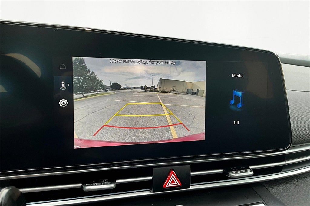 Certified 2025 Hyundai Elantra SEL image 21