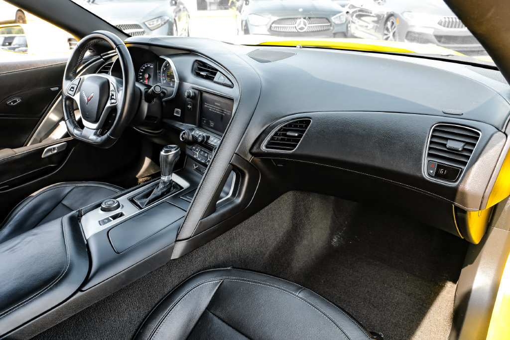 Used 2019 Chevrolet Corvette Stingray Coupe w/ 1LT RWD image 9