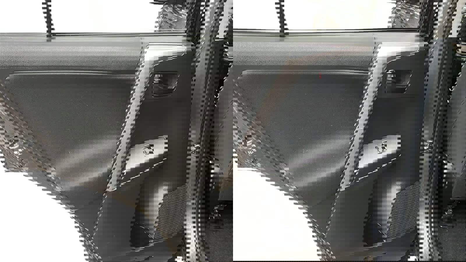 Used 2018 Toyota RAV4 LE image 25