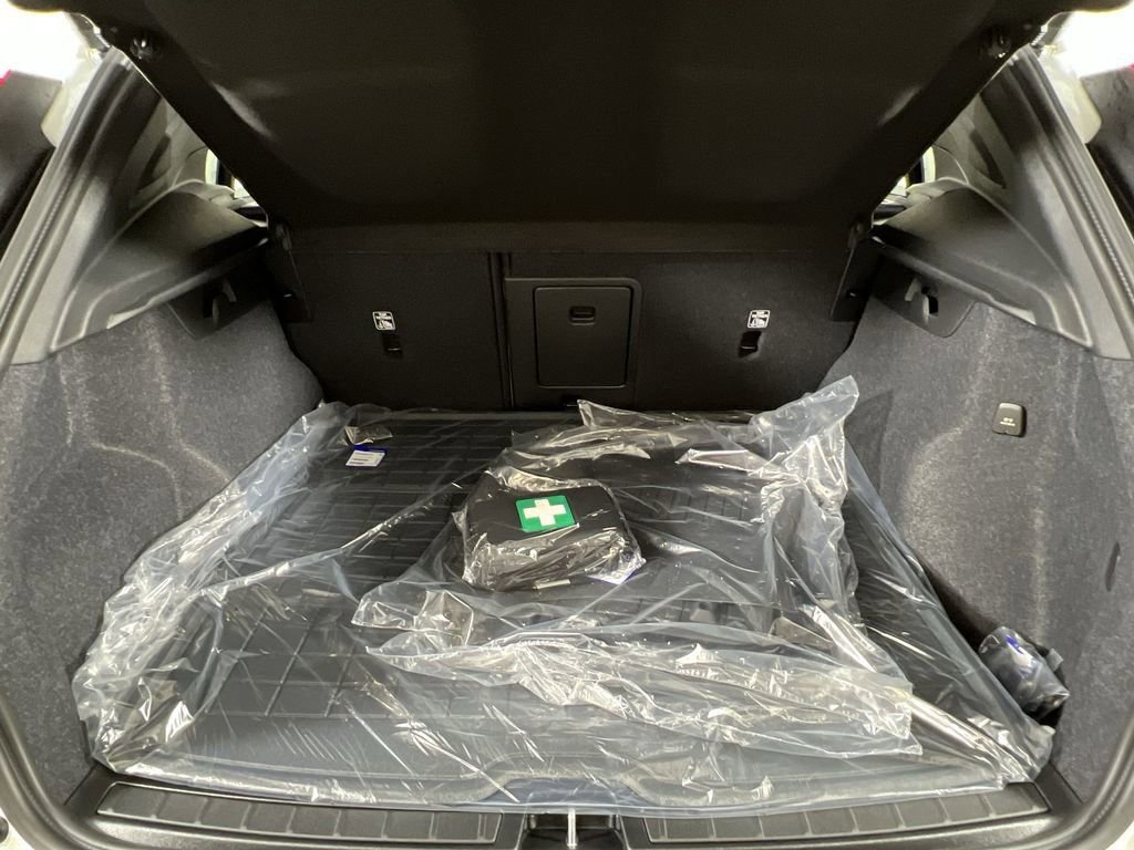 New 2026 Volvo XC40 B5 Plus w/ Protection Package Premier image 17