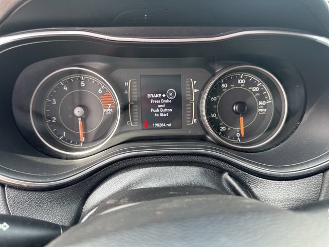 Used 2019 Jeep Cherokee Latitude Plus AWD/4WD image 24