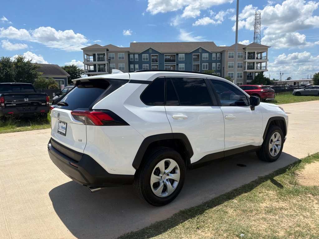 Used 2020 Toyota RAV4 LE FWD image 9