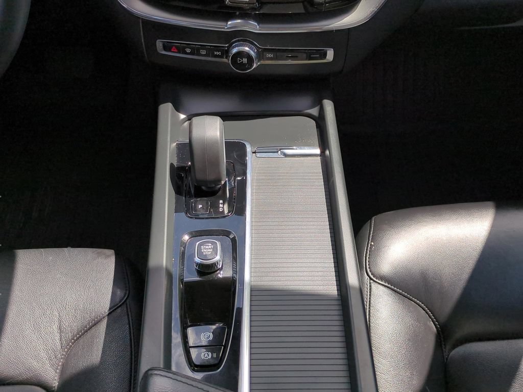 Certified 2023 Volvo XC60 B5 Core w/ Climate Package AWD/4WD image 16