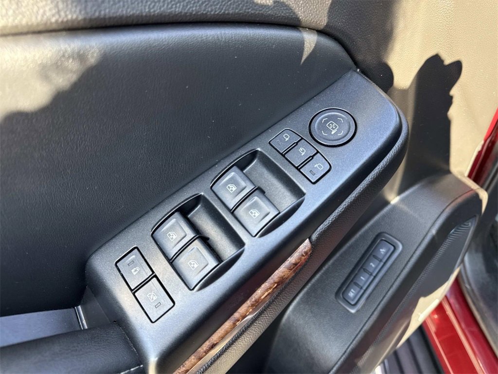 Used 2017 Chevrolet Suburban Premier image 12