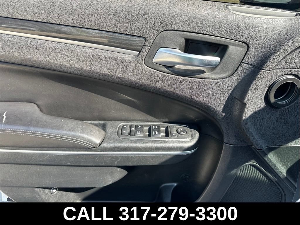 Used 2018 Chrysler 300 Touring w/ Chrome Appearance Package RWD image 12