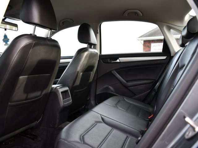 Used 2015 Volkswagen Passat 1.8T Limited Edition image 15