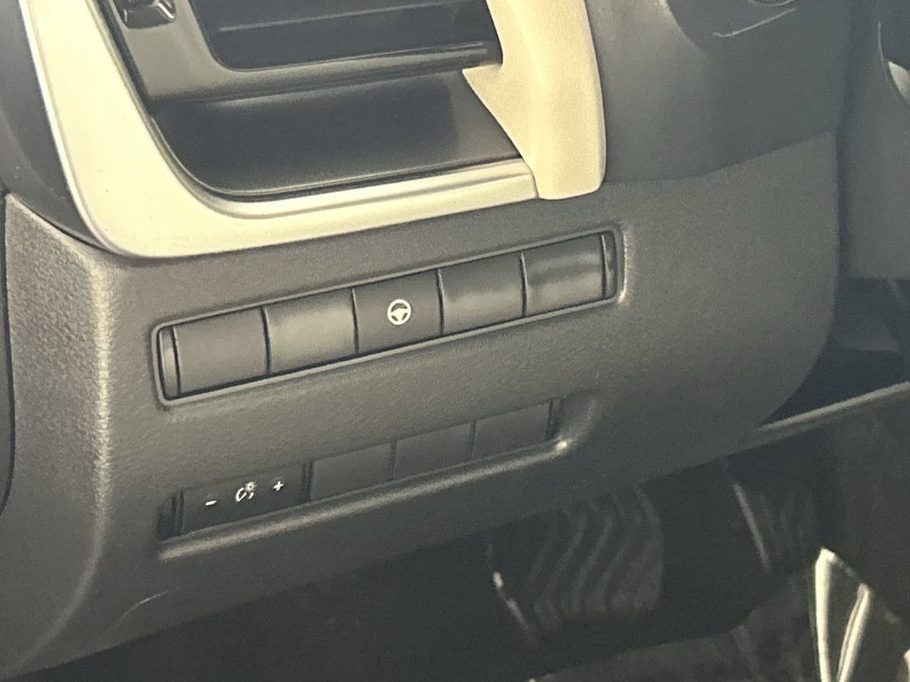 Used 2023 Nissan Rogue SV FWD image 12