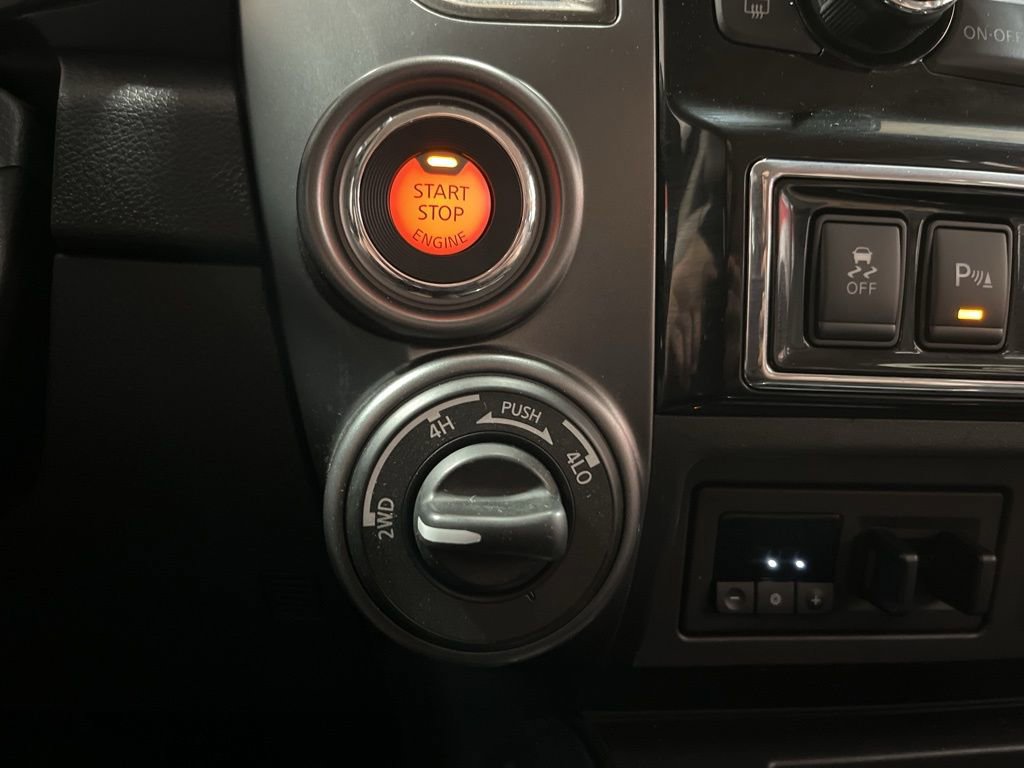Used 2016 Nissan Titan Platinum Reserve image 33