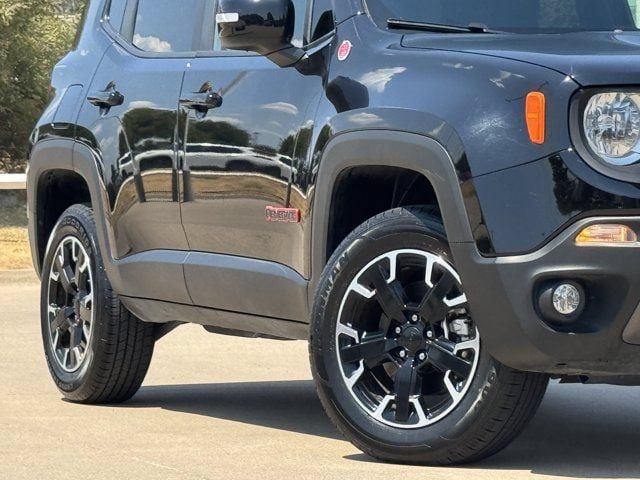 Used 2023 Jeep Renegade Trailhawk AWD/4WD image 3