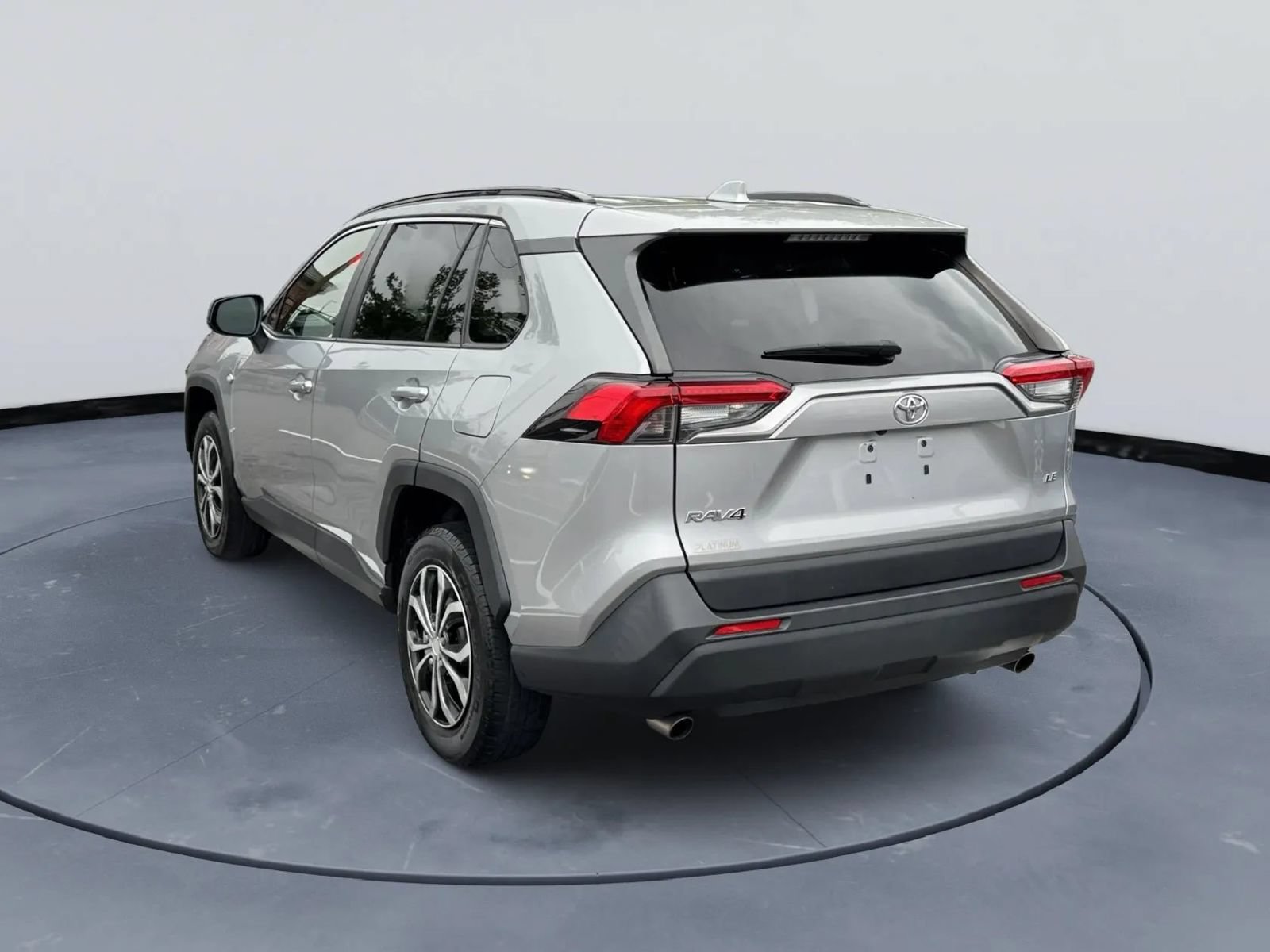 Used 2019 Toyota RAV4 LE FWD image 8