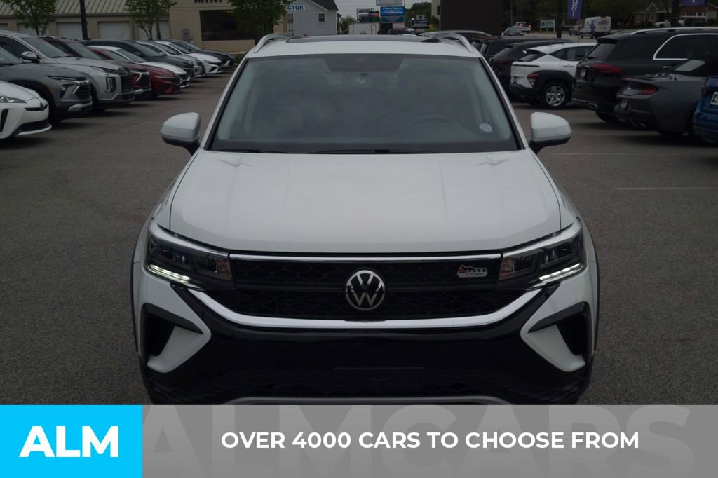 Used 2022 Volkswagen Taos SE image 2