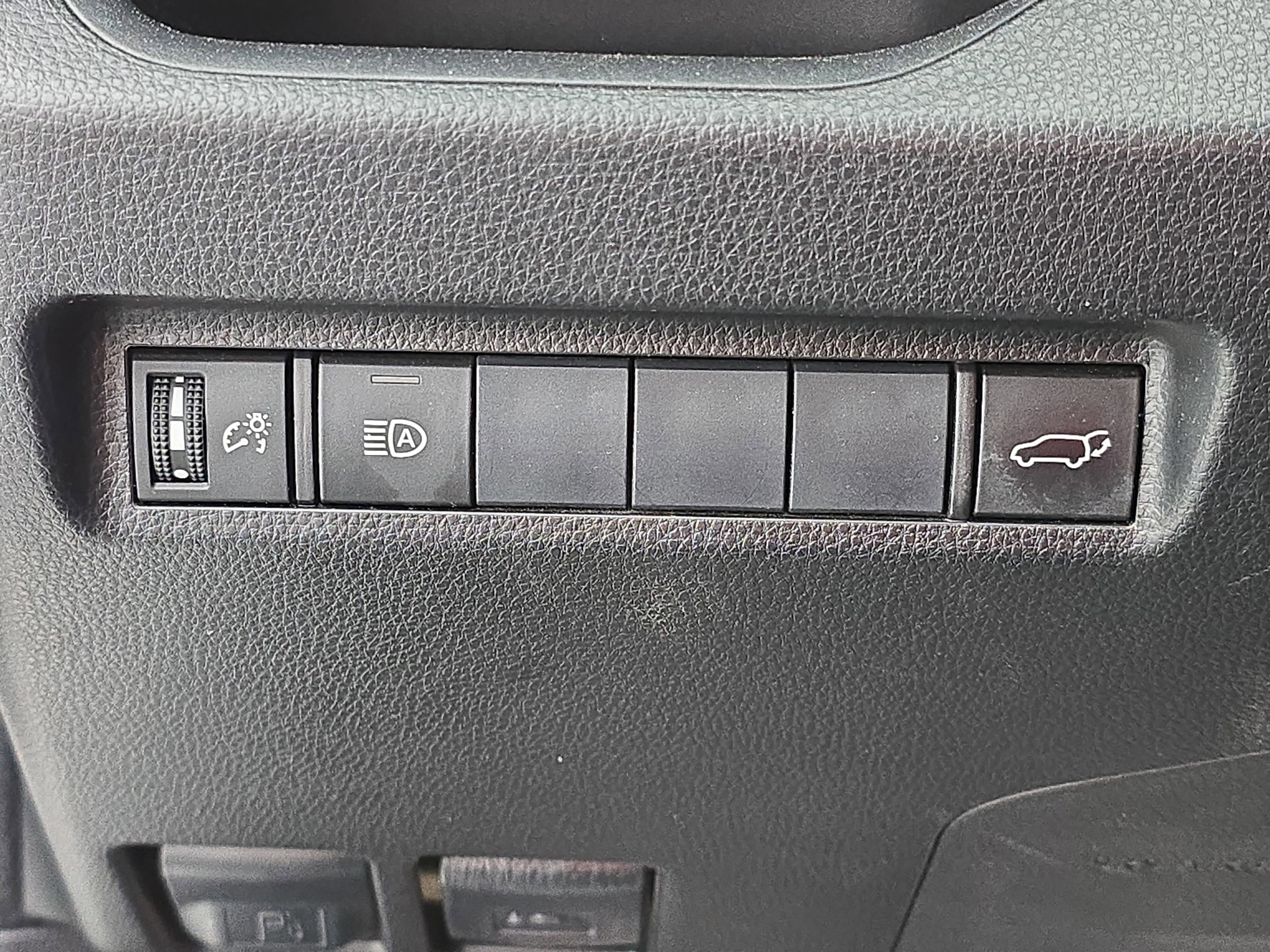 Used 2019 Toyota RAV4 XLE FWD image 25