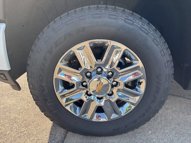 New 2026 Chevrolet Silverado 3500 High Country w/ High Country Premium Package AWD/4WD image 12