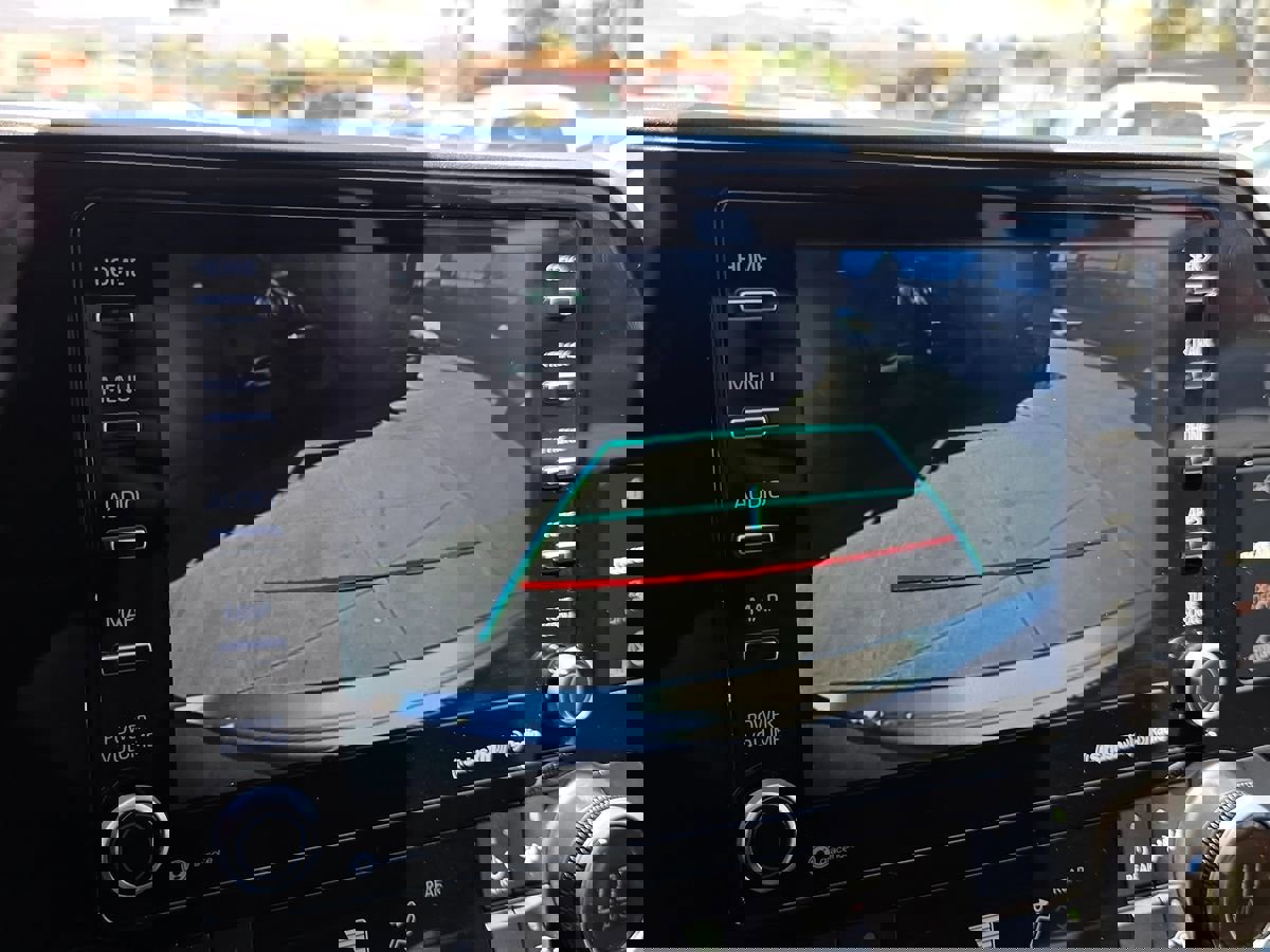 Used 2021 Toyota Highlander LE image 40