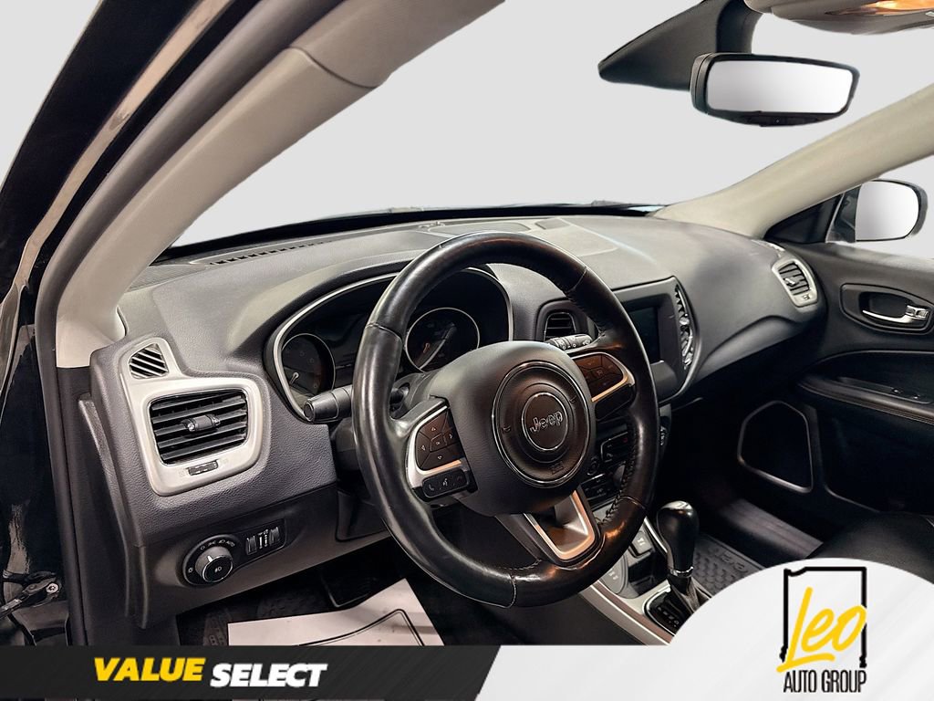 Used 2018 Jeep Compass Latitude w/ Popular Equipment Group AWD/4WD image 9