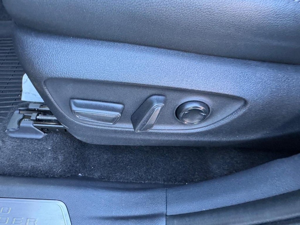 Used 2025 Toyota Grand Highlander AWD image 26