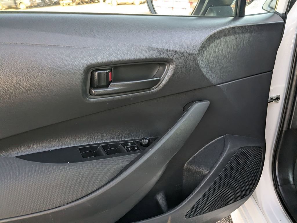 Used 2025 Toyota Corolla LE image 14