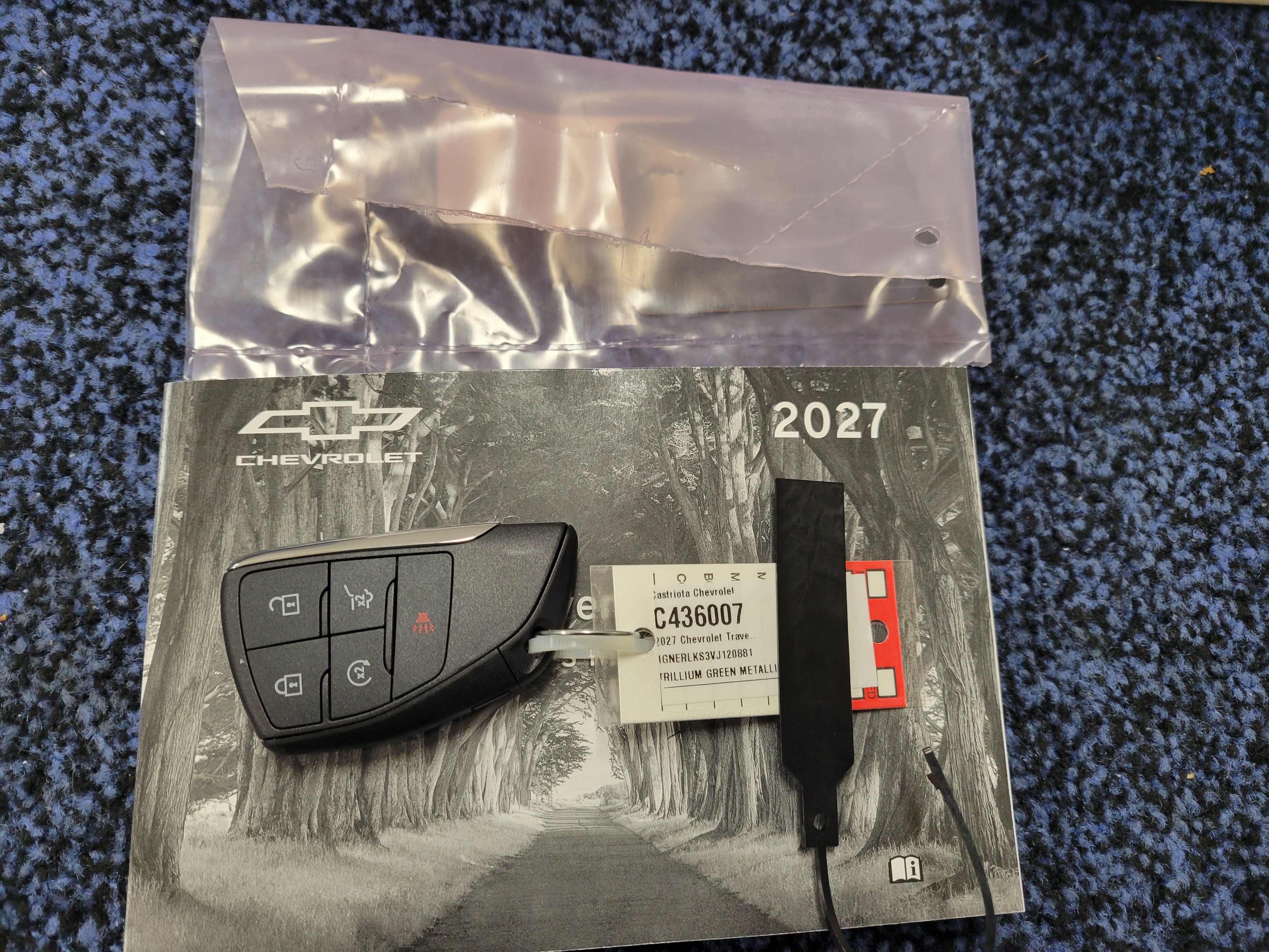 New 2027 Chevrolet Traverse RS w/ LPO, Floor Liner Package FWD image 44