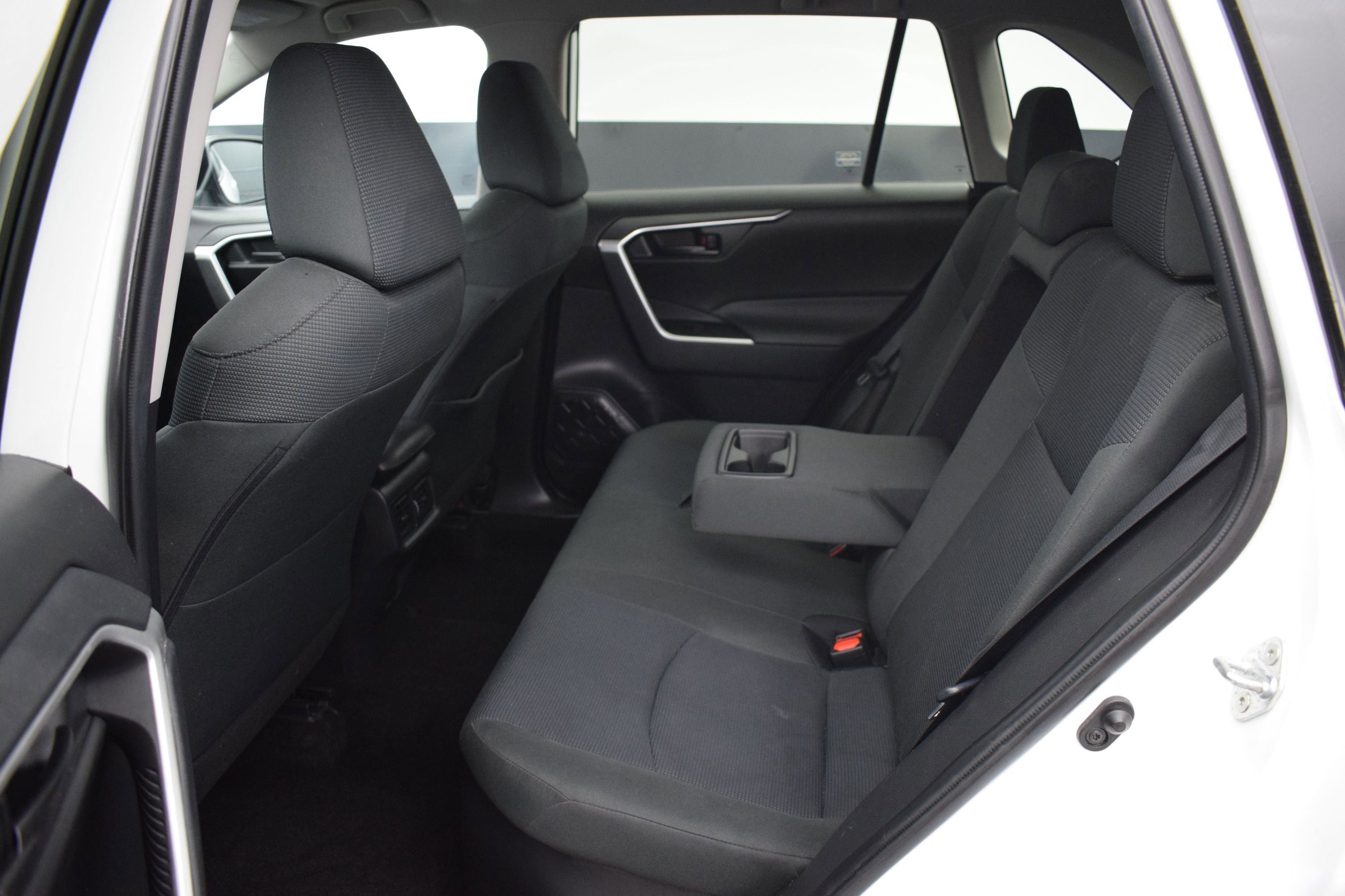 Used 2021 Toyota RAV4 LE AWD/4WD image 12