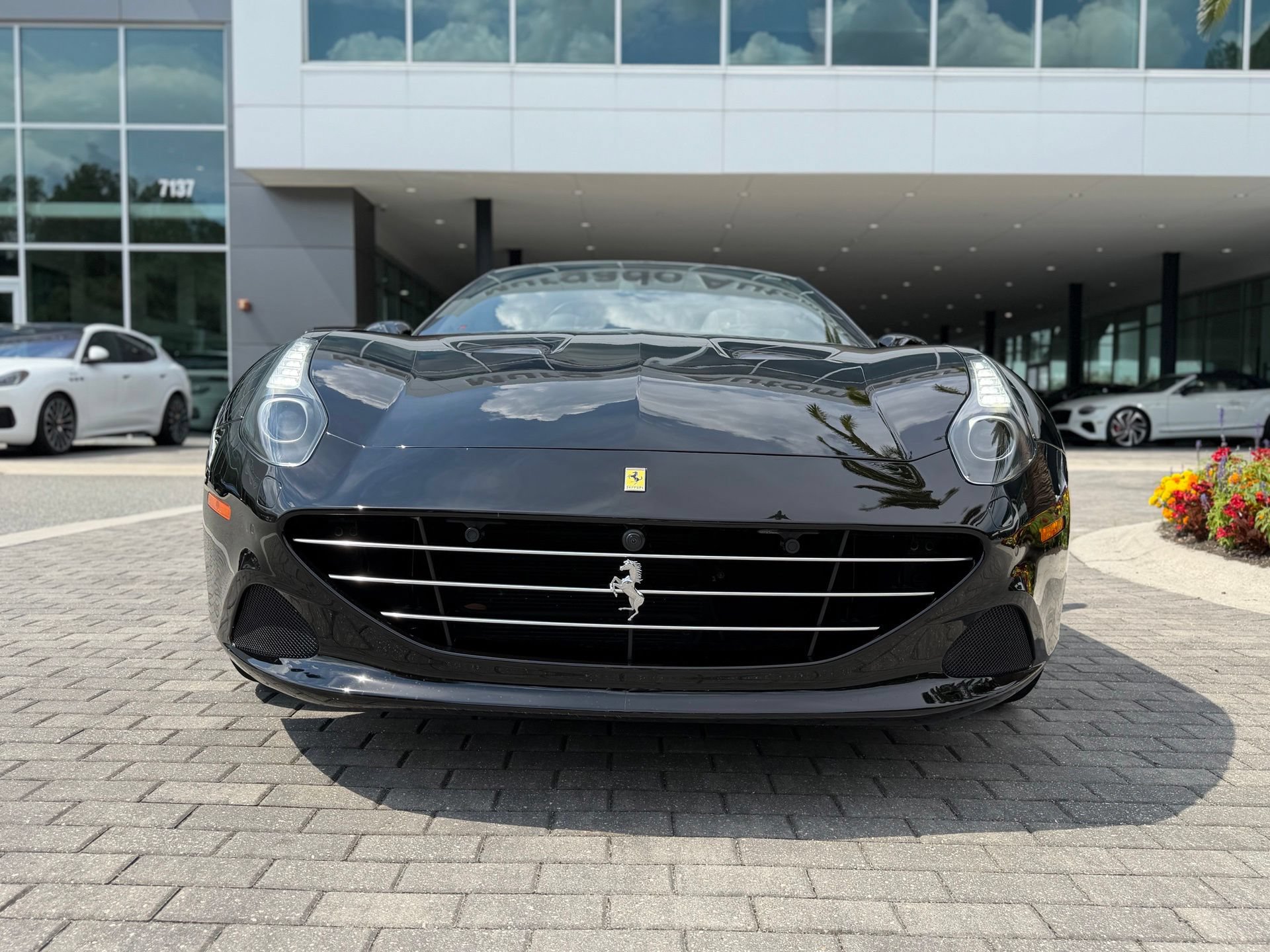 Used 2016 Ferrari California T RWD image 11