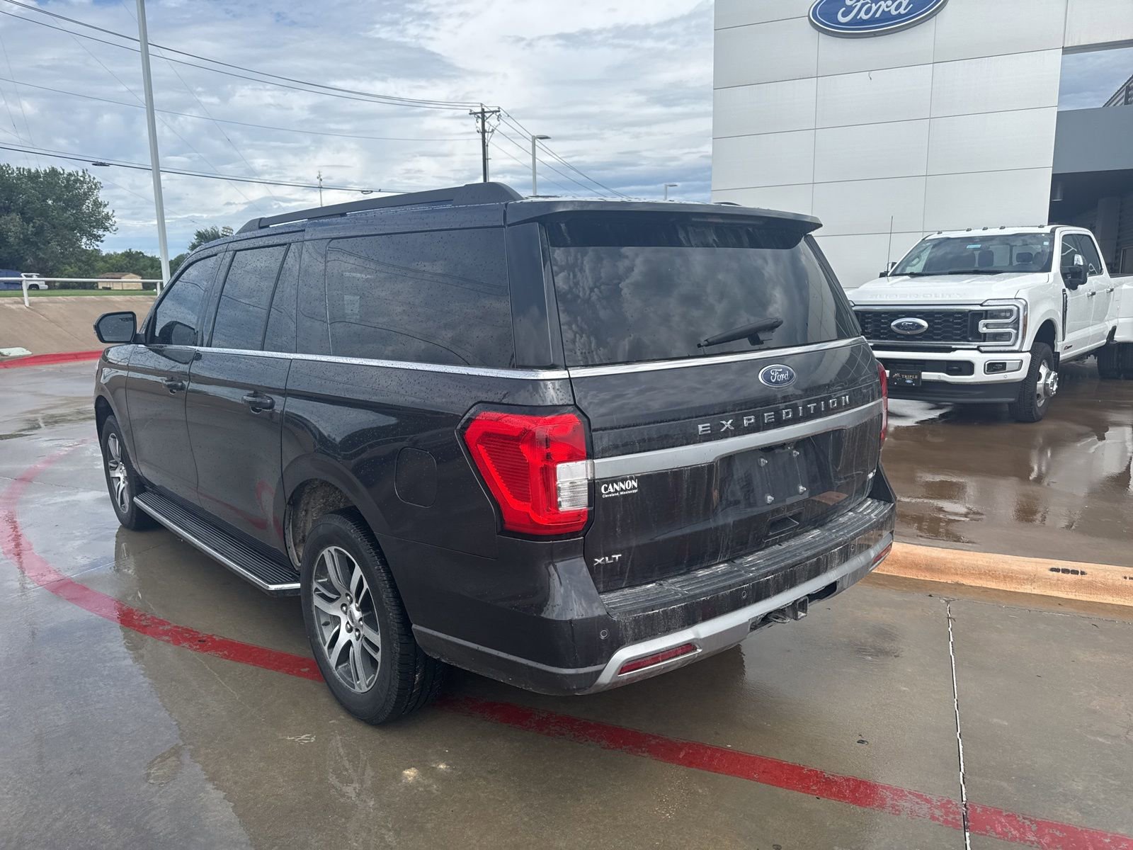 Used 2022 Ford Expedition Max XLT image 7