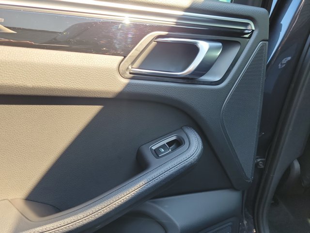 Certified 2017 Porsche Macan AWD/4WD image 22