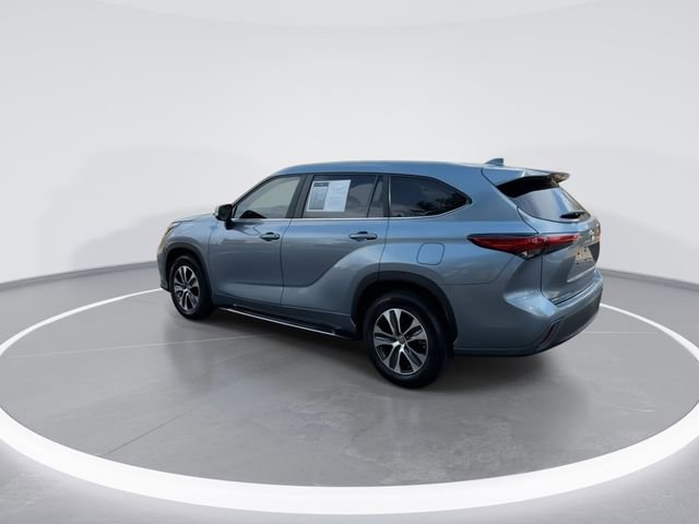 Used 2023 Toyota Highlander XLE image 6