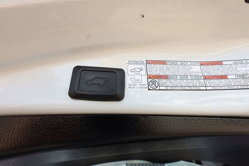 Used 2016 Toyota RAV4 Limited image 18