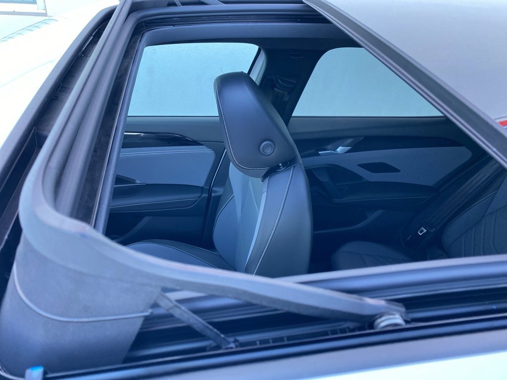 New 2026 Volkswagen Tiguan SE R-Line image 13