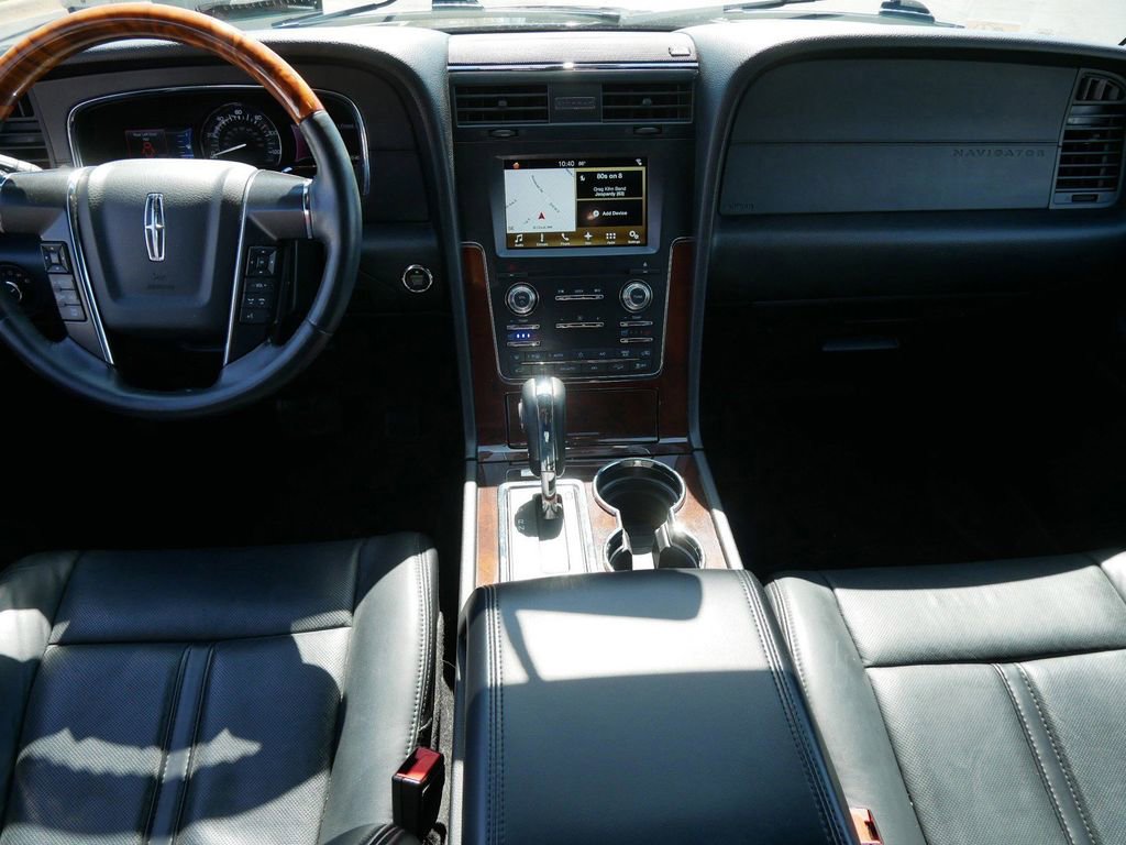 Used 2016 Lincoln Navigator Select AWD/4WD image 16
