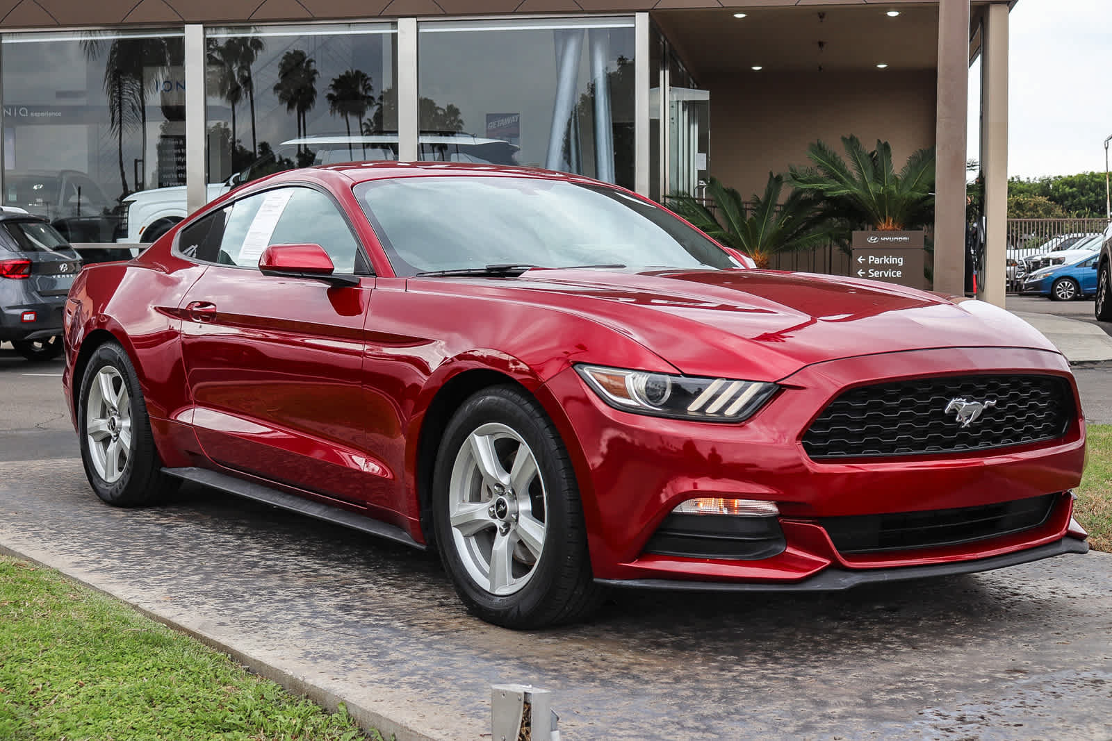 Used 2017 Ford Mustang Coupe RWD image 3
