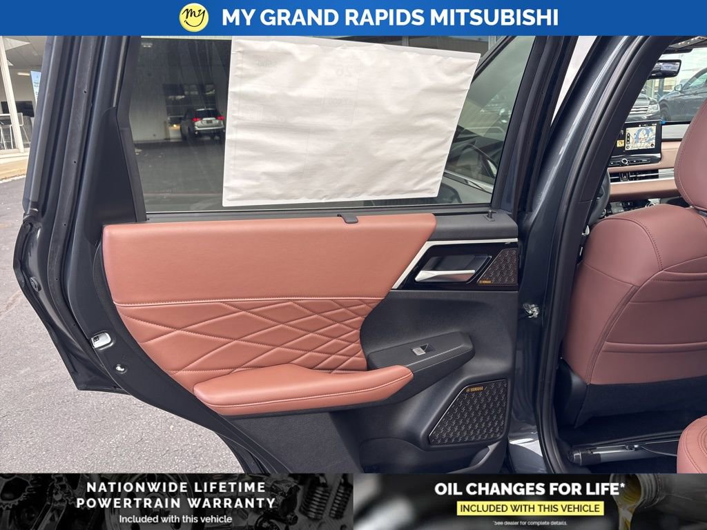 New 2025 Mitsubishi Outlander SEL image 11