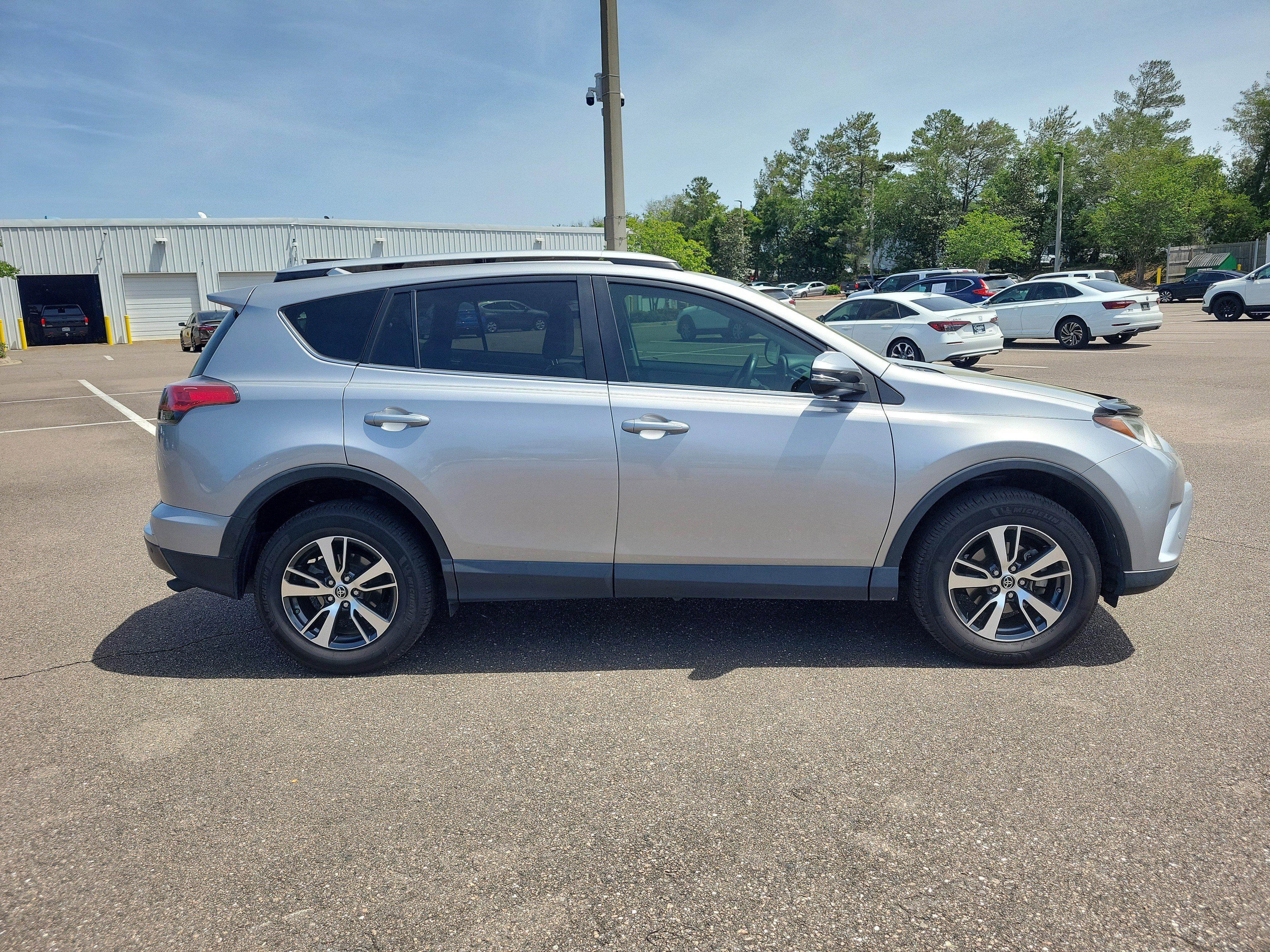 Used 2016 Toyota RAV4 XLE w/ Convenience Package image 6