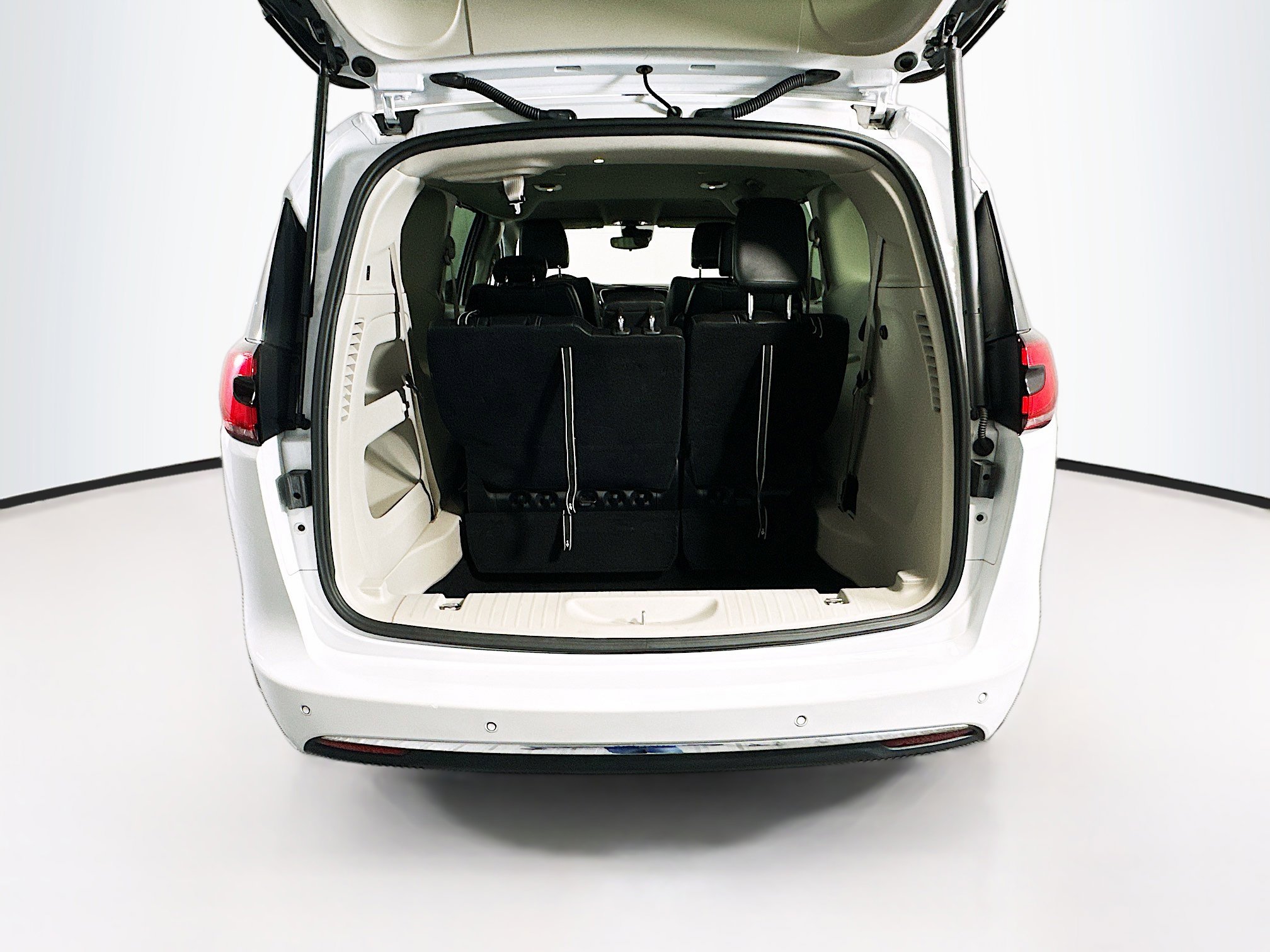 Used 2024 Chrysler Pacifica Touring-L image 29