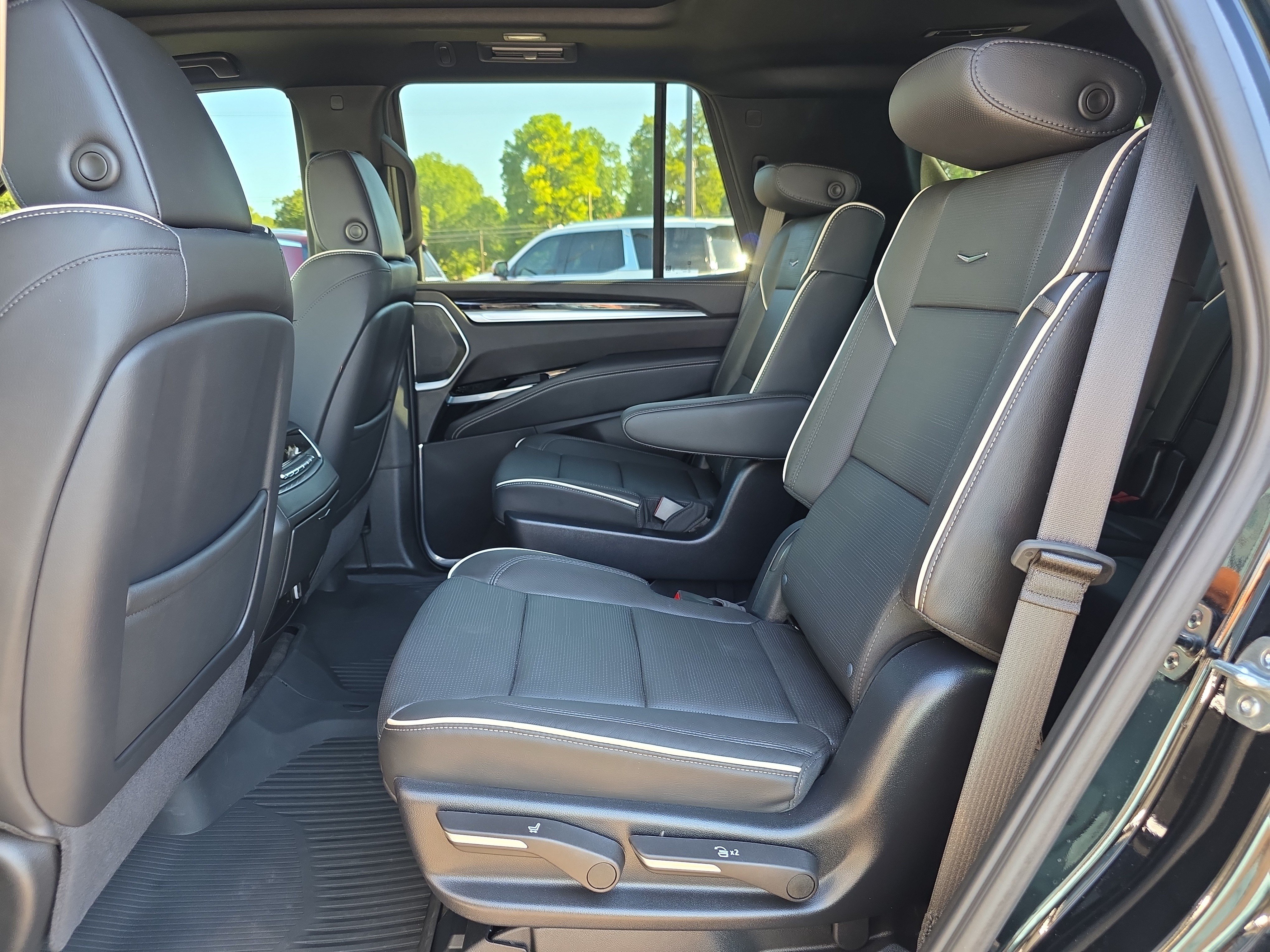 Used 2025 Cadillac Escalade Sport w/ Touring Package AWD/4WD image 11